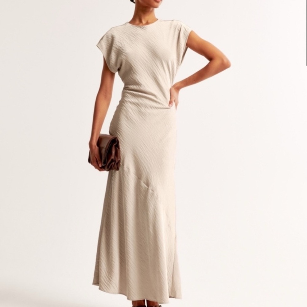 Abercrombie & Fitch short sleeve crinkle satin maxi dress